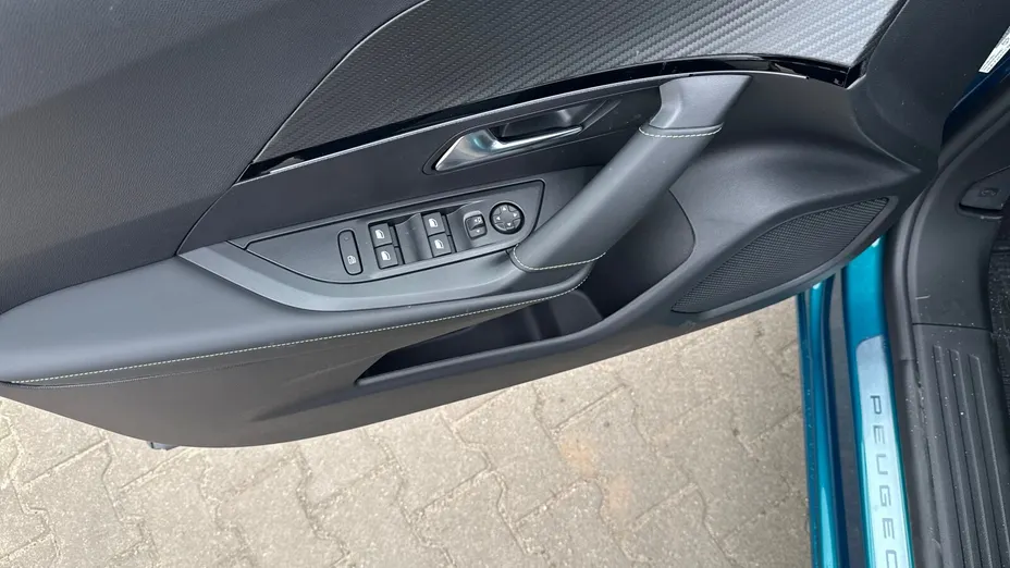 PEUGEOT 2008 2008 PureTech mHEV GT Exclusive e-DCS6 Nowy