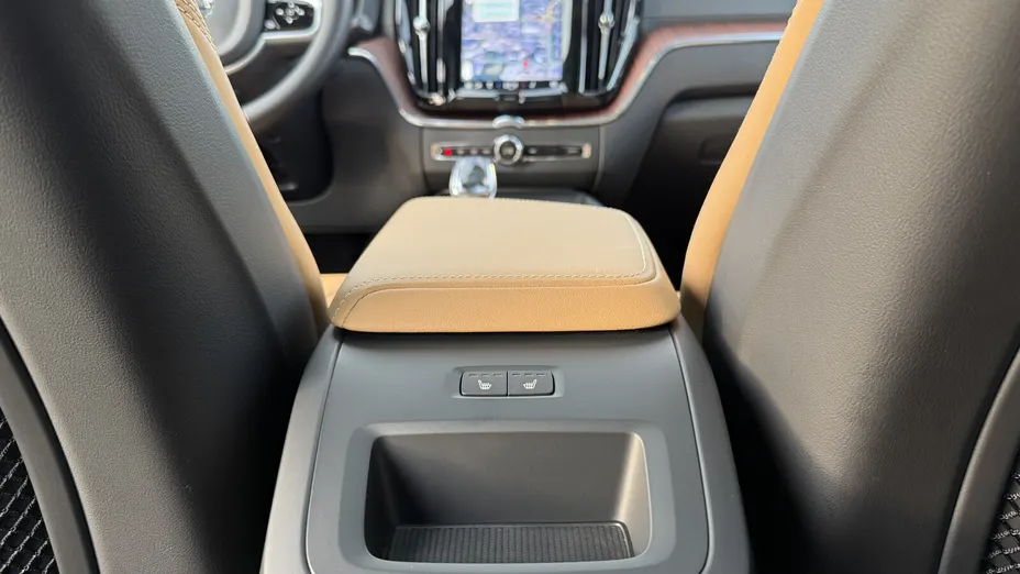 VOLVO XC60 XC60 T6 Plug-In Hybrid AWD Ultra Dark aut