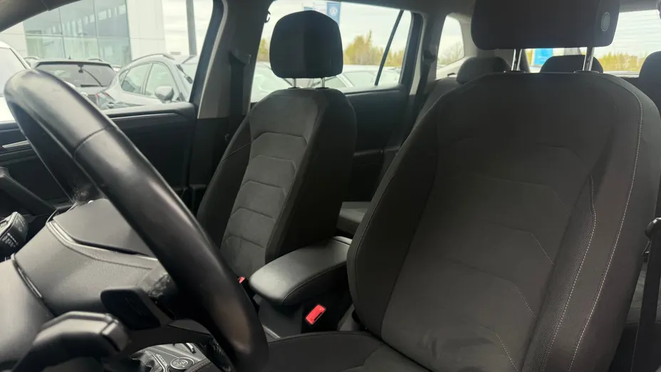 VOLKSWAGEN Tiguan Allspace -