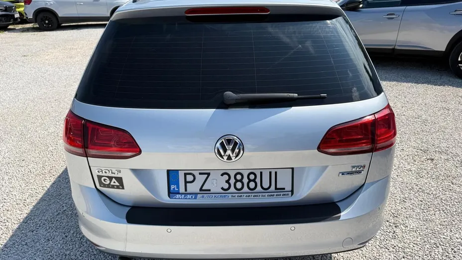 VOLKSWAGEN Golf -