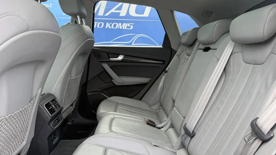 AUDI Q5 -