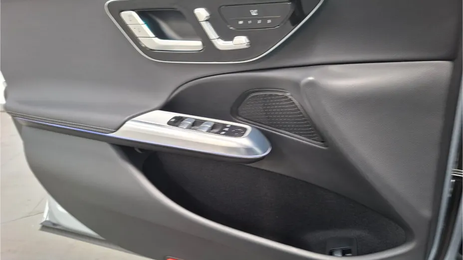 MERCEDES-BENZ E Klasa E 220 d mHEV AMG 9G-Tronic