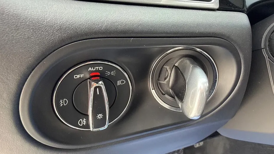 PORSCHE Macan -