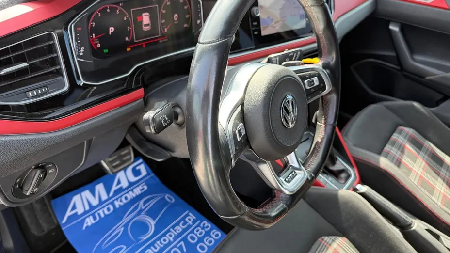 VOLKSWAGEN Polo -