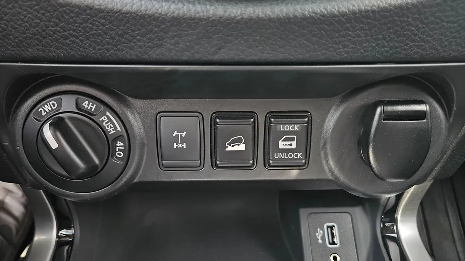 NISSAN Navara Navara 2.3 dCi Tekna aut