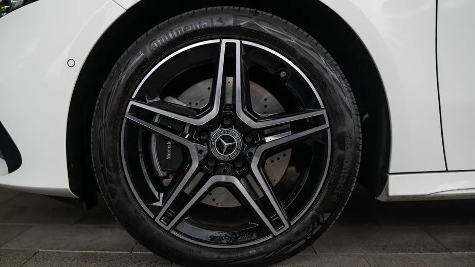 MERCEDES-BENZ A Klasa A 250 e PHEV AMG Line 8G-DCT