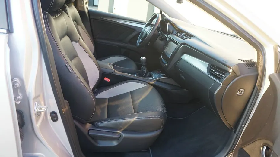 TOYOTA Avensis -
