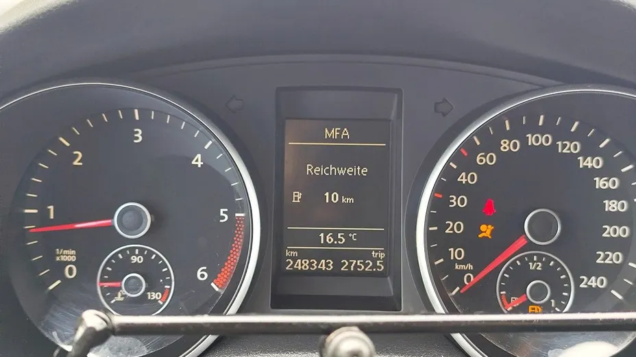 VOLKSWAGEN Golf -