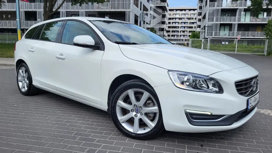 VOLVO V60 -