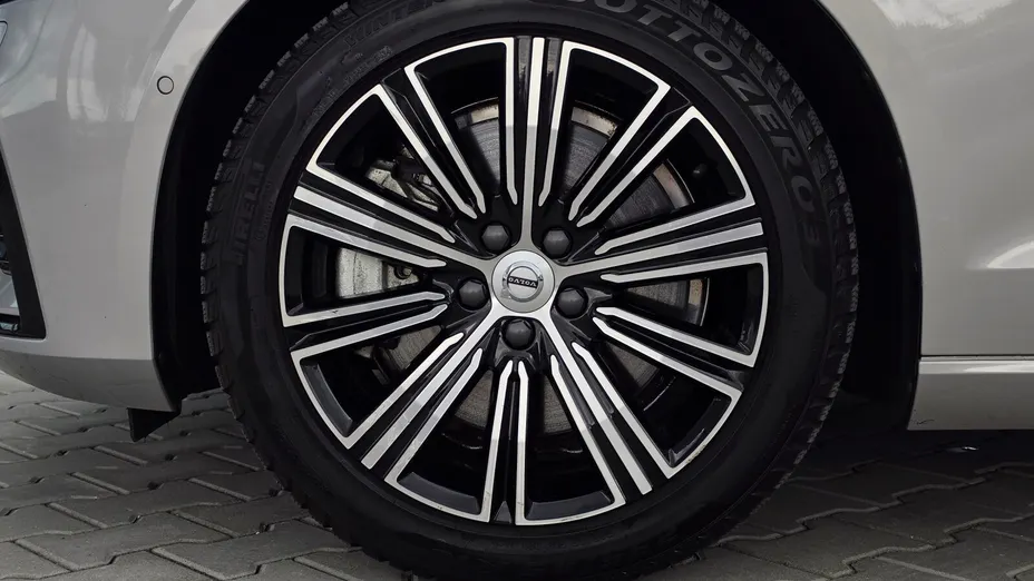VOLVO V60 V60 T6 AWD Plug-In Hybrid Plus Dark aut