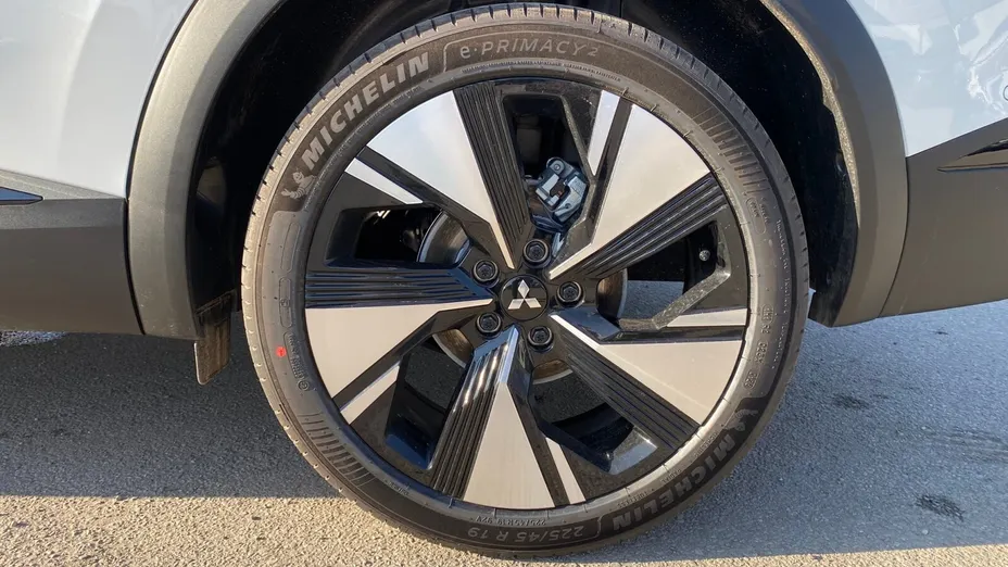 MITSUBISHI Grandis Grandis 1.3T mHEV Intense Style Cold DCT Nowy