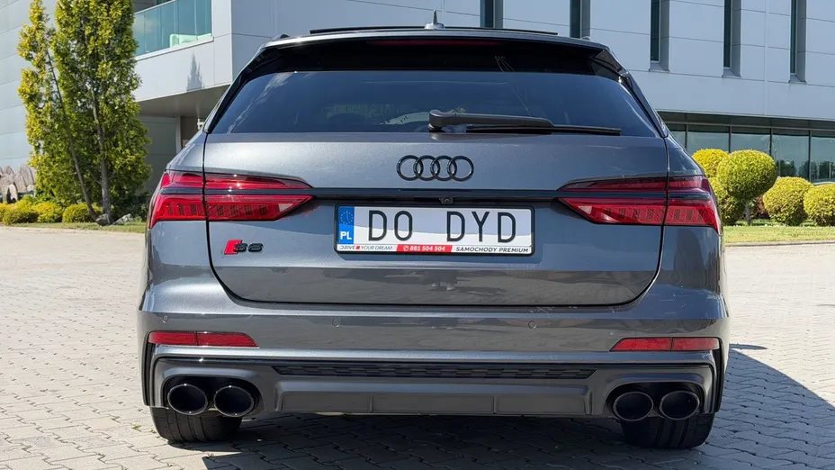 AUDI S6 -