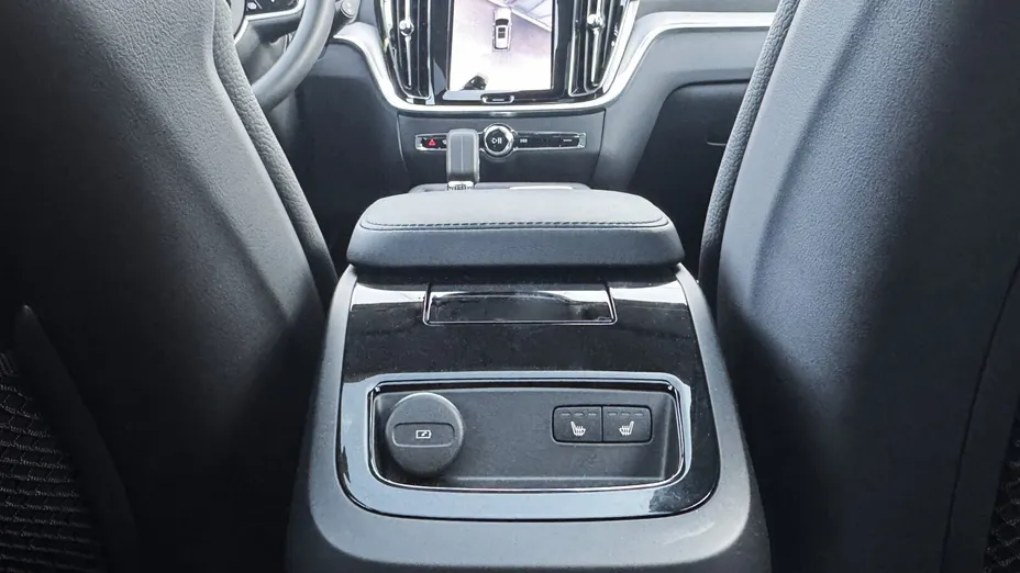 VOLVO V60 V60 T6 AWD Plug-In Hybrid Plus Dark aut
