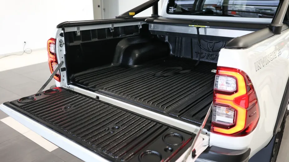 TOYOTA HiLux Hilux 2.8 D-4D Double Cab Invincible 4x4 aut