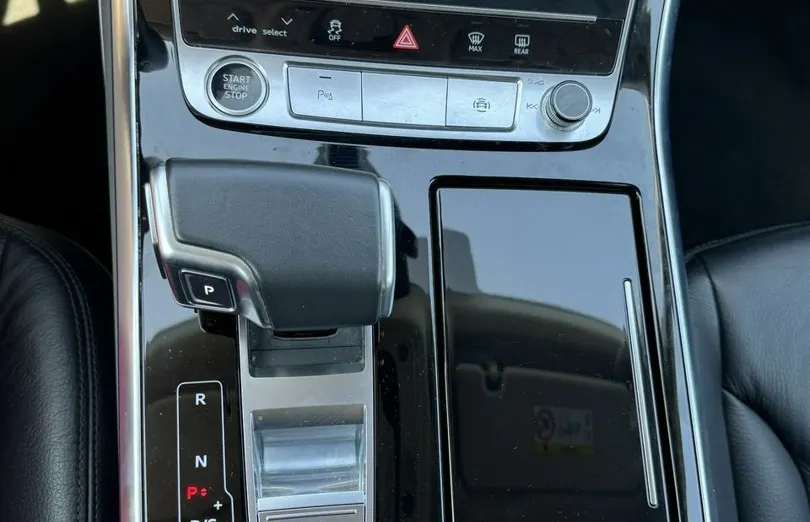AUDI Q8 -