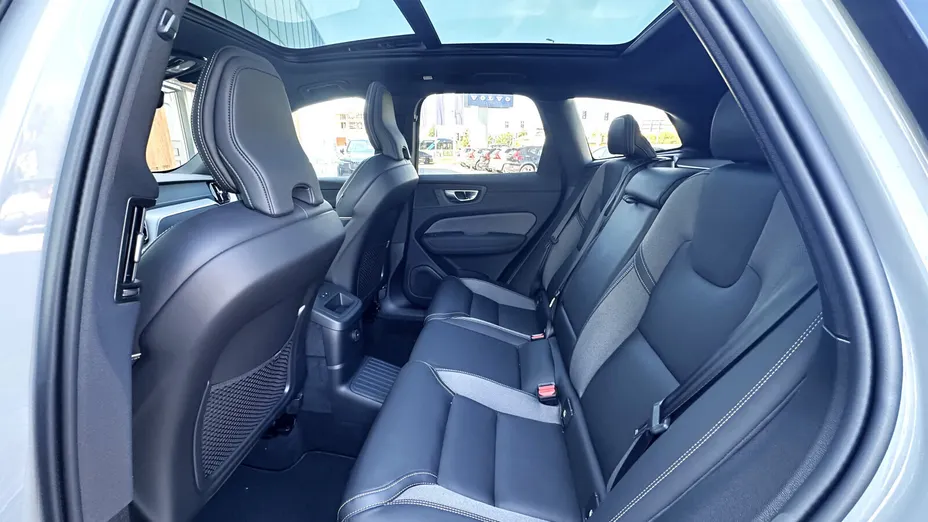VOLVO XC60 XC60 T8 Plug-In Hybrid AWD Ultra Black Edition aut