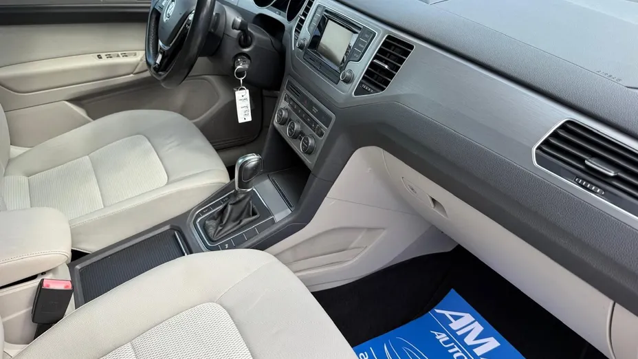 VOLKSWAGEN Golf Sportsvan -