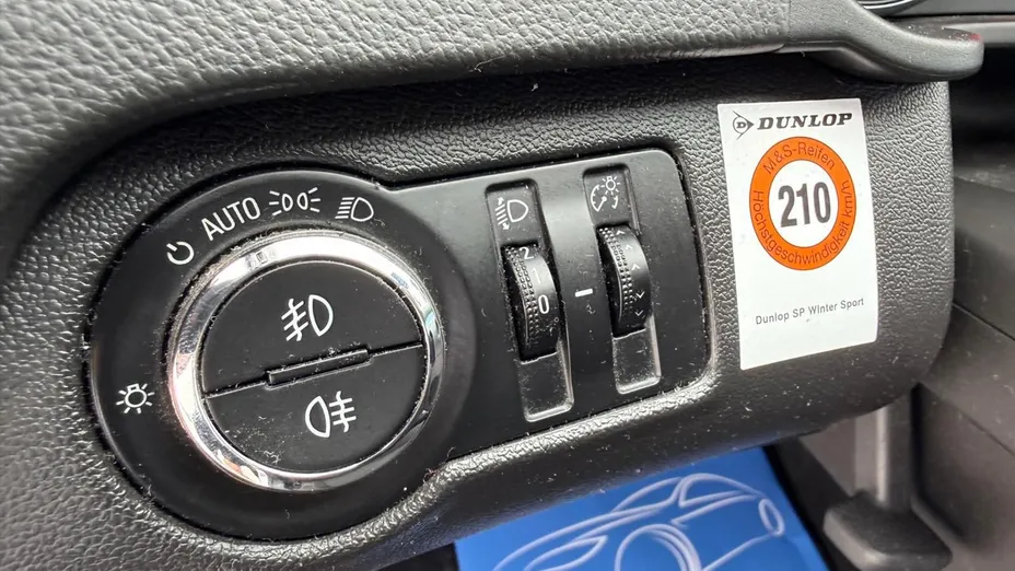 OPEL Insignia -