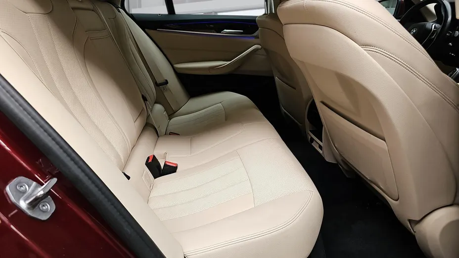 BMW Seria 5 518d mHEV aut