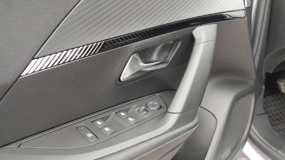 PEUGEOT 2008 2008 1.2 PureTech Allure S&S EAT8