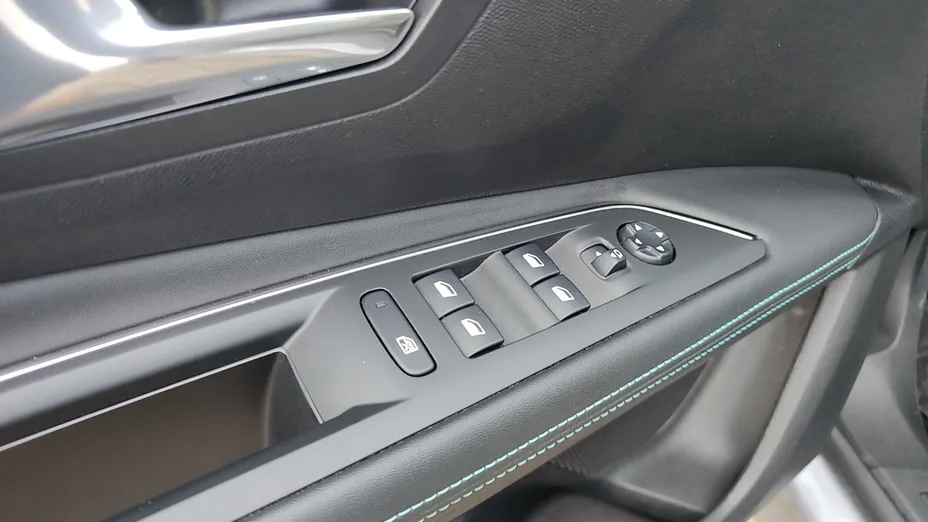 PEUGEOT 3008 3008 1.2 PureTech Allure Pack S&S EAT8