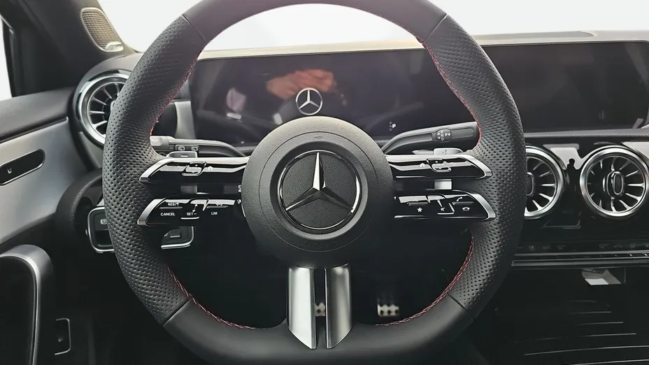 MERCEDES-BENZ A Klasa A 250 e PHEV AMG Line 8G-DCT