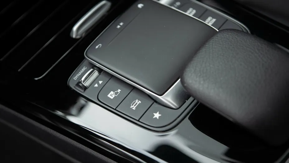 MERCEDES-BENZ CLA CLA 250 AMG Line 7G-DCT