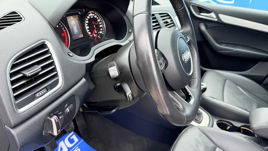 AUDI Q3 -