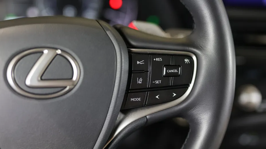 LEXUS ES ES 300h F Sport Design