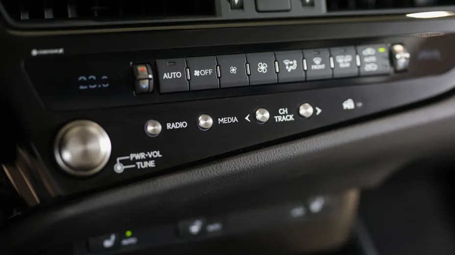 LEXUS ES ES 300h F Sport Design