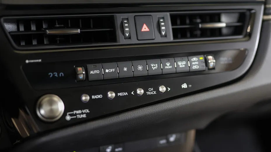 LEXUS ES ES 300h F Sport Design