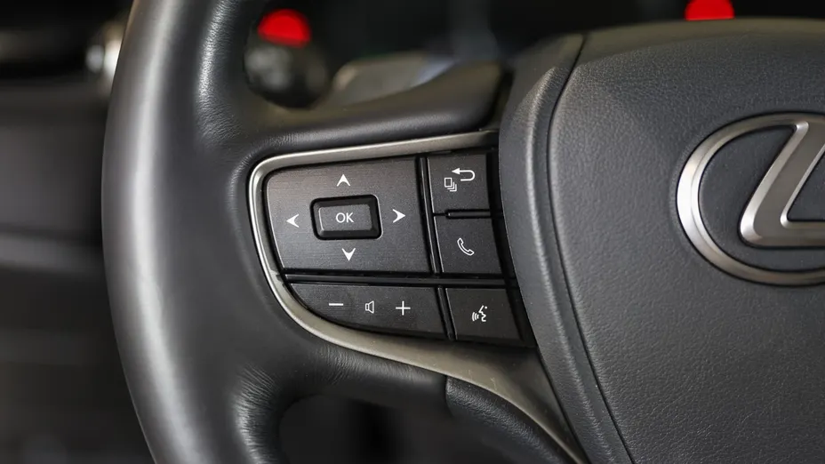 LEXUS ES ES 300h F Sport Design