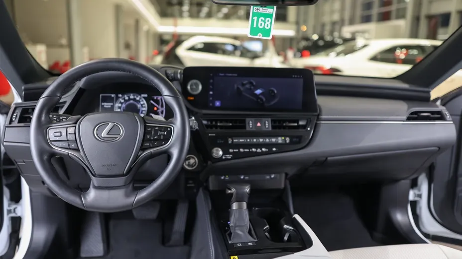 LEXUS ES ES 300h F Sport Design