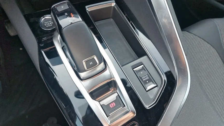 PEUGEOT 3008 3008 1.2 PureTech Allure S&S EAT8