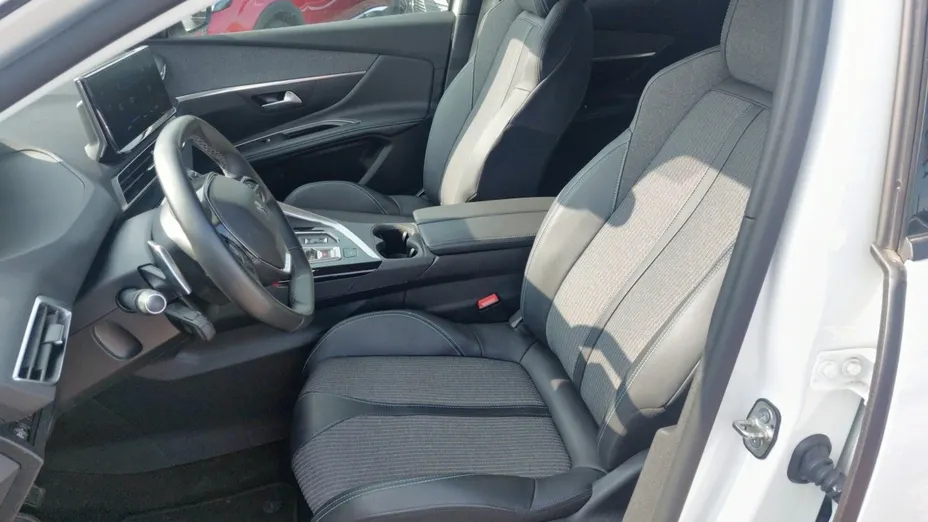 PEUGEOT 3008 3008 1.2 PureTech Allure S&S EAT8