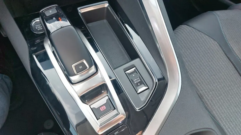 PEUGEOT 3008 3008 1.2 PureTech Allure S&S EAT8