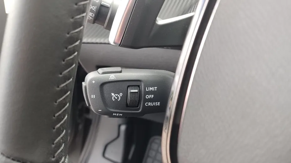 PEUGEOT 2008 2008 1.2 PureTech Allure S&S EAT8