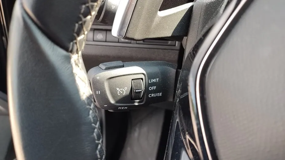 PEUGEOT 3008 3008 1.2 PureTech Allure Pack S&S EAT8