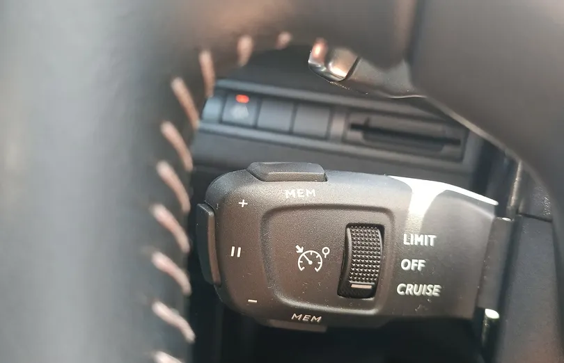 PEUGEOT 3008 3008 1.5 BlueHDi Active Pack S&S EAT8