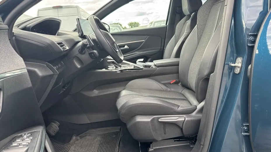 PEUGEOT 3008 3008 1.2 PureTech Allure S&S EAT8