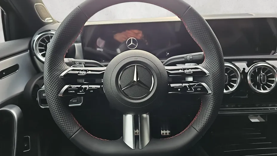 MERCEDES-BENZ A Klasa A 250 e PHEV AMG Line 8G-DCT