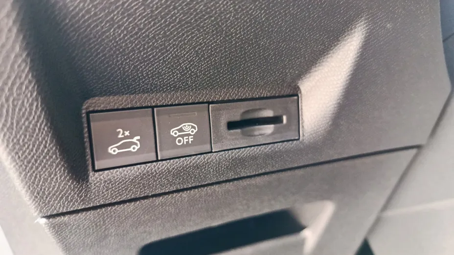 PEUGEOT 3008 3008 1.2 PureTech mHEV GT e-DCS6