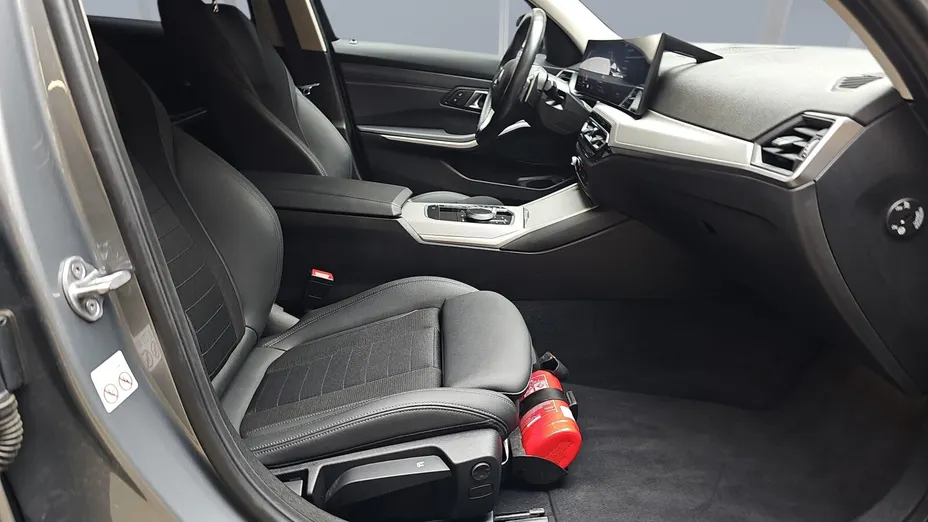 BMW Seria 3 330i xDrive aut