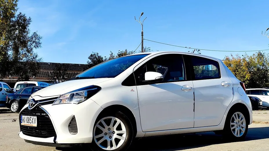 TOYOTA Yaris -