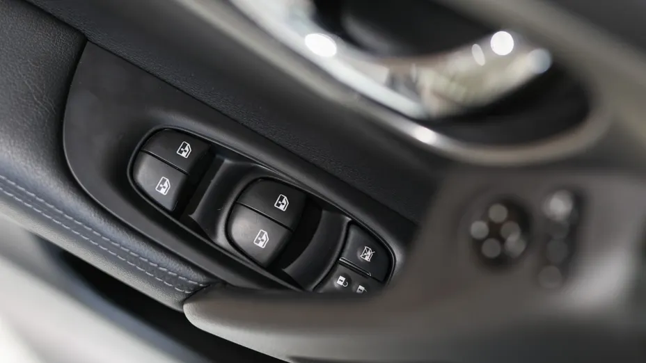 NISSAN Qashqai Qashqai 1.3 DIG-T N-Connecta