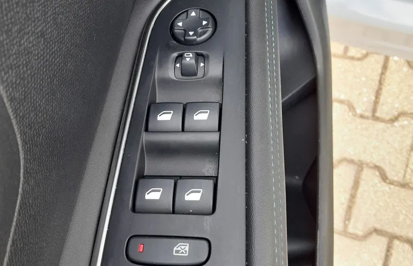 PEUGEOT 3008 3008 1.2 PureTech Allure Pack S&S EAT8