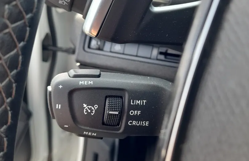 PEUGEOT 3008 3008 1.2 PureTech Allure Pack S&S EAT8