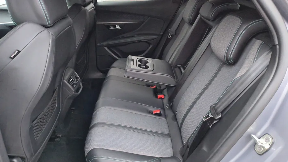 PEUGEOT 3008 3008 1.2 PureTech Allure Pack S&S EAT8