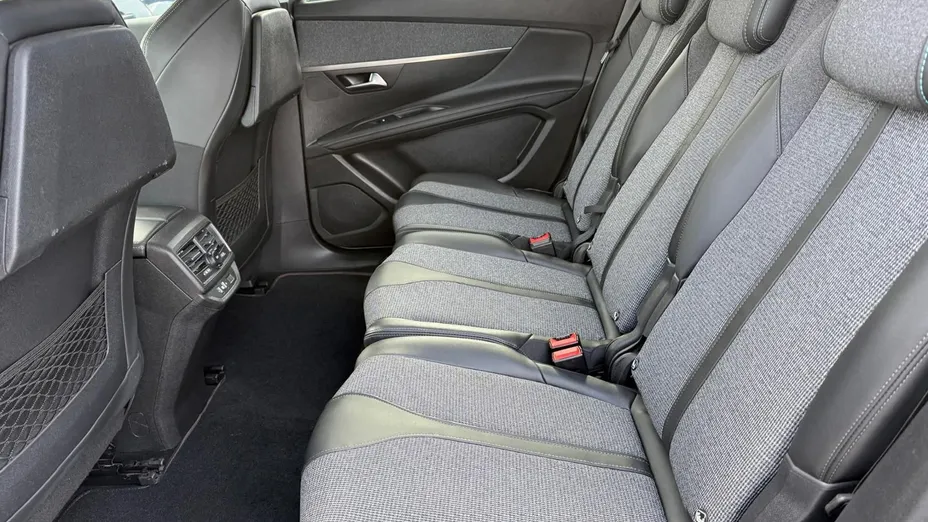 PEUGEOT 5008 -
