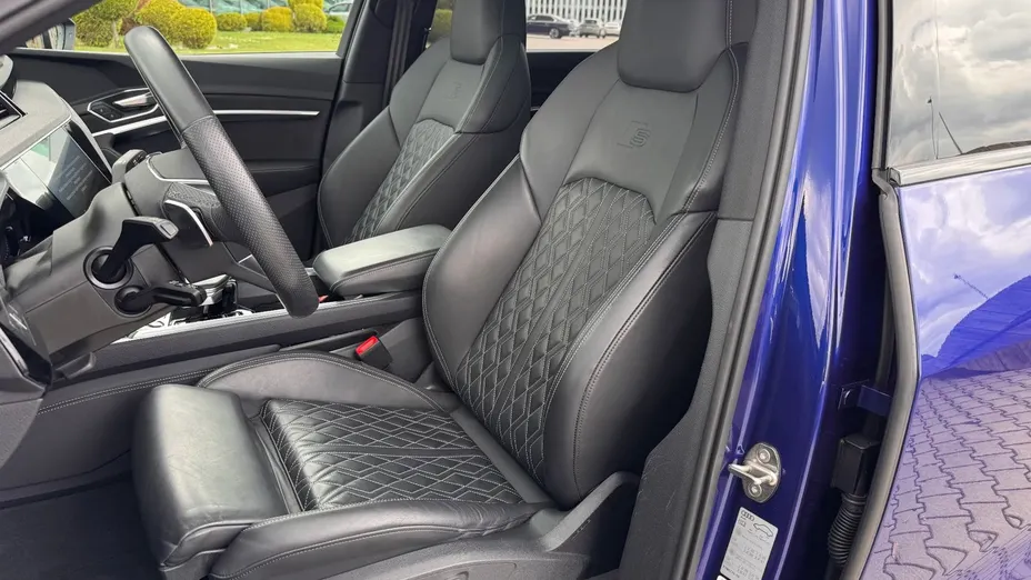 AUDI e-tron Sportback -
